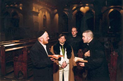 Theologische Thesen zwischen Kirchenbänken:"Disputation"  Foto: Derlath
